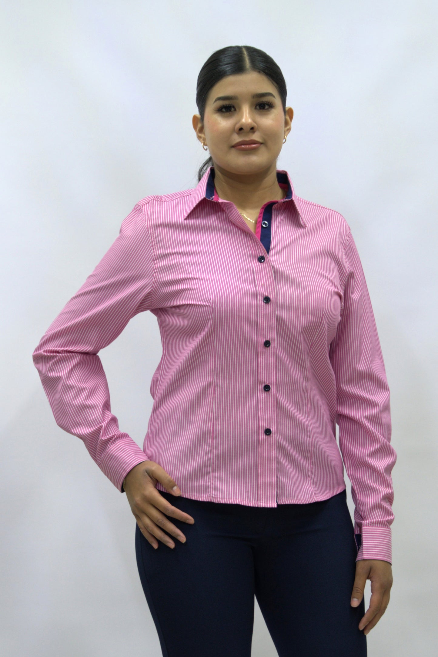 Blusa Manga Larga Modelo - Gobernador Rosa