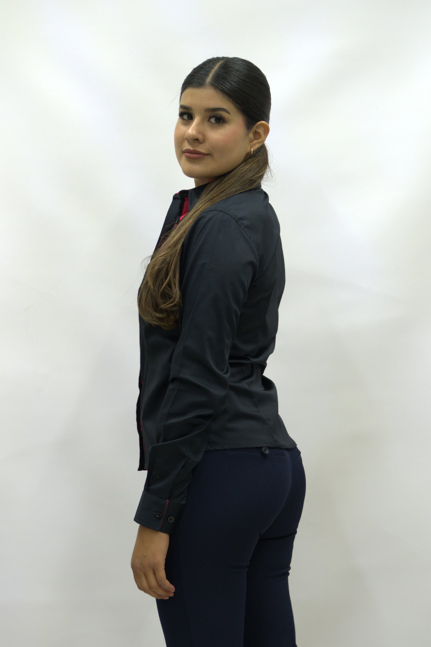 Blusa Manga Larga Modelo - Beluga Negro