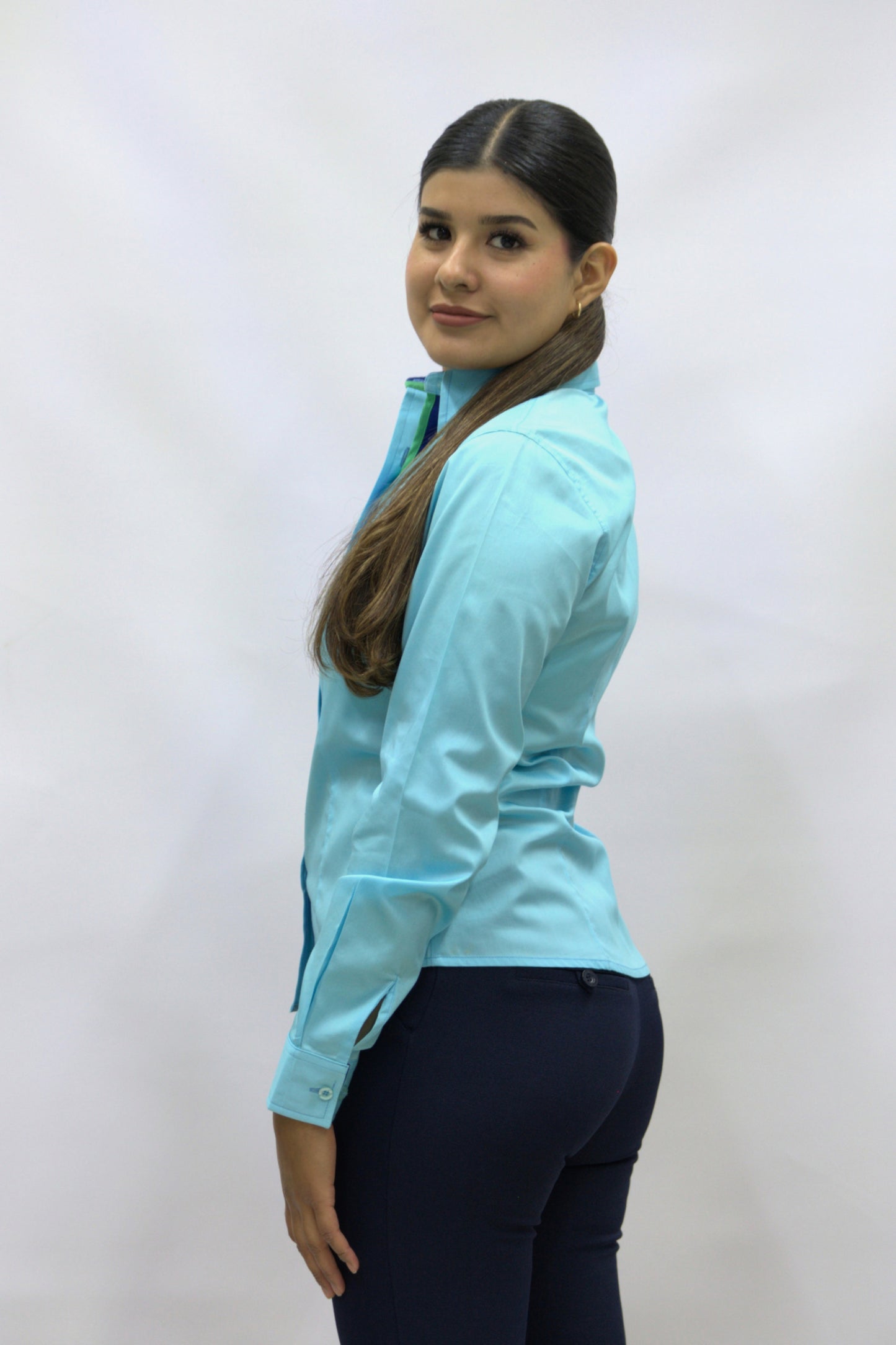 Blusa Manga Larga Modelo - Beluga Azul Cielo