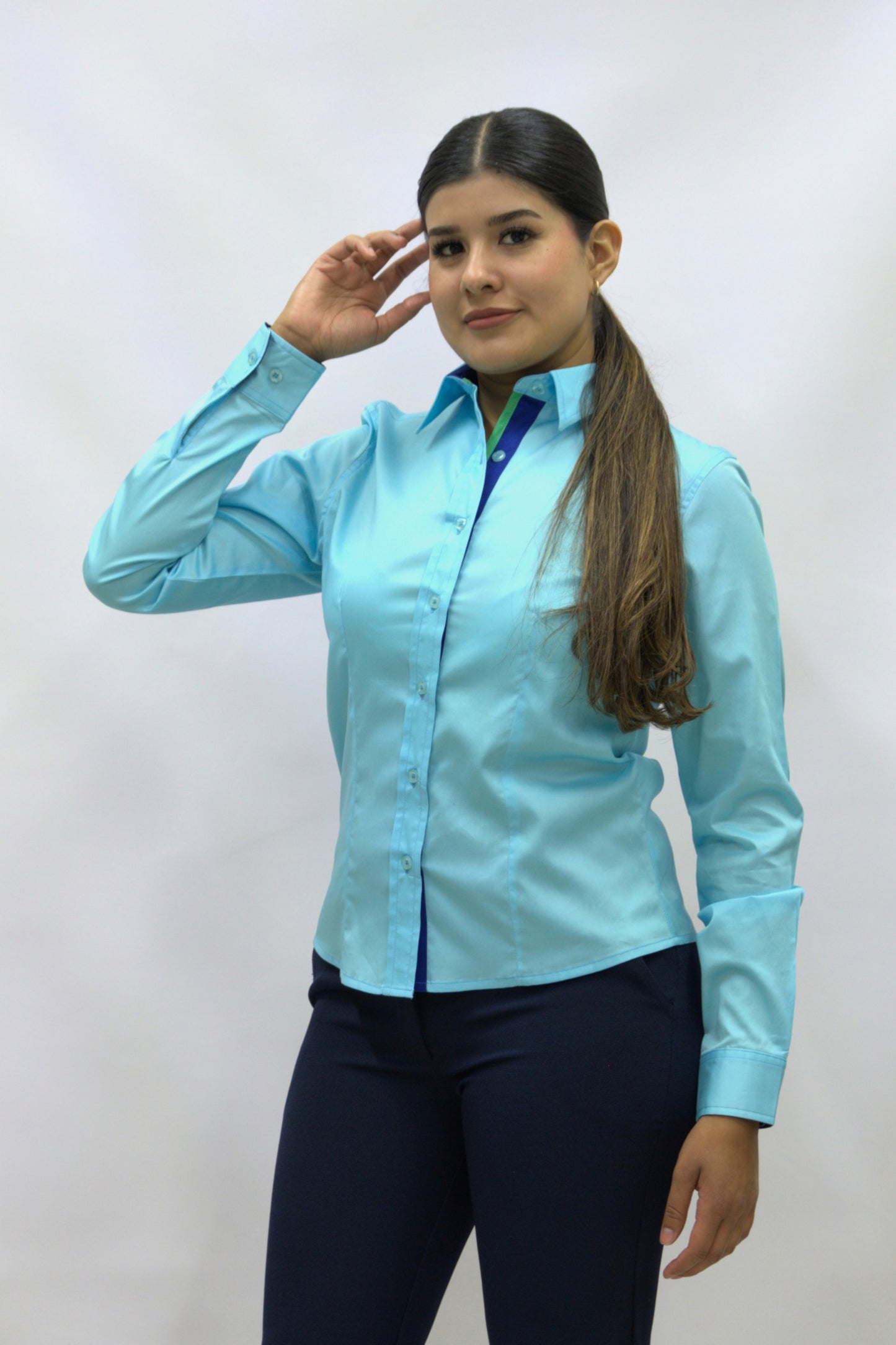 Blusa Manga Larga Modelo - Beluga Azul Cielo