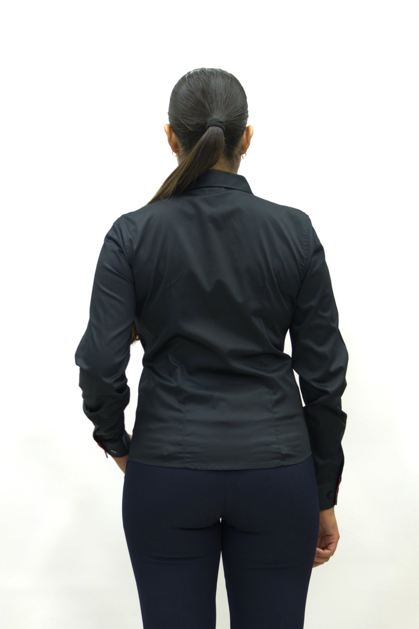 Blusa Manga Larga Modelo - Beluga Negro