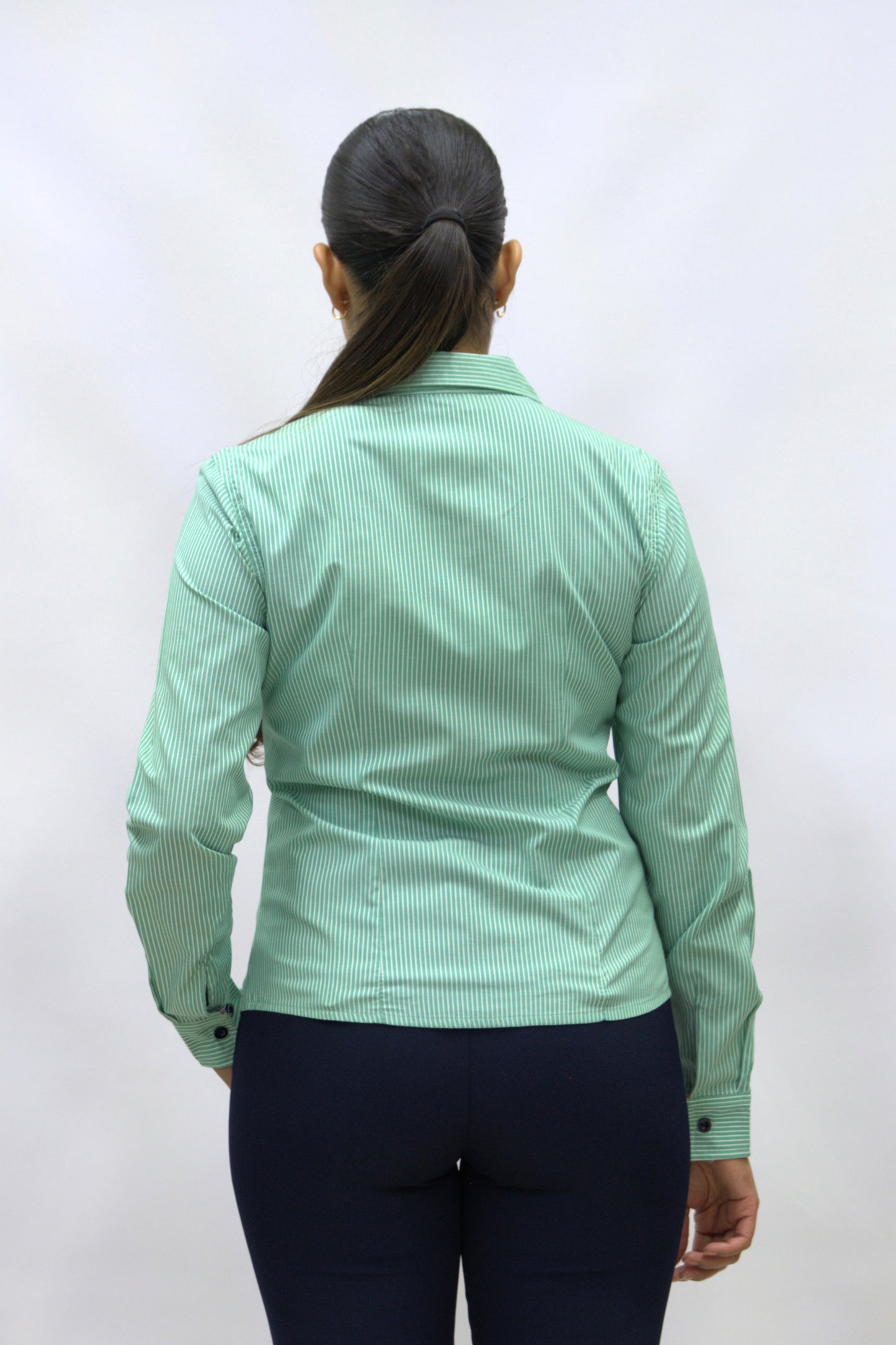 Blusa Manga Larga Modelo - Gobernador Verde